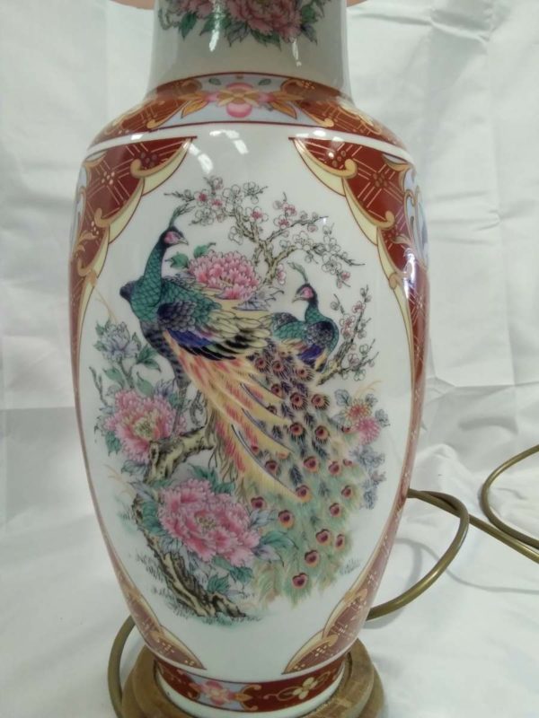 lot 605 tall Chinese table lamp ( working) - Image 6