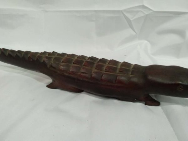 lot 608 crocodile metal nut cracker & ornamental wooden crocodile - Image 6