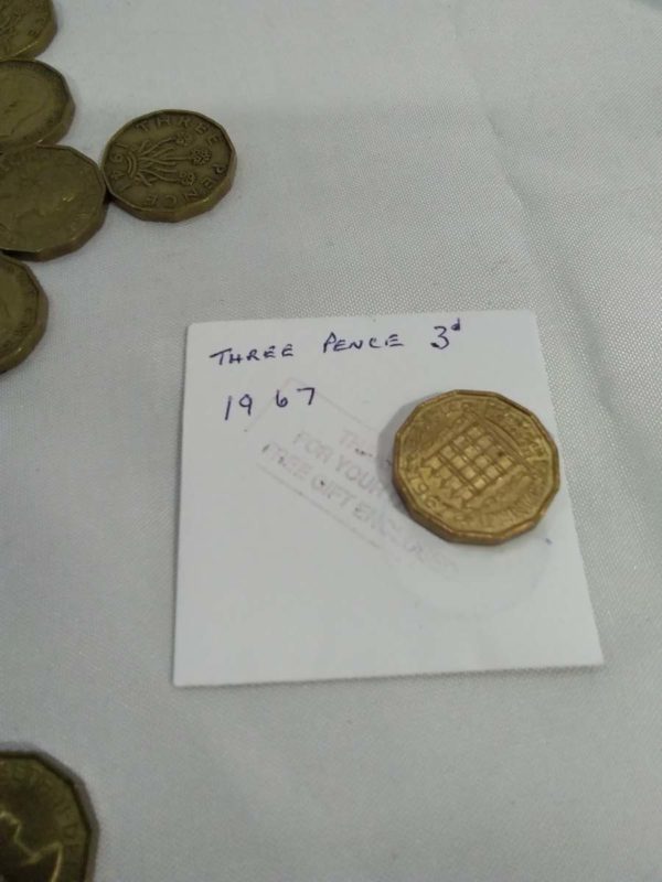 lot 620 quantity of three pence coins - Image 5