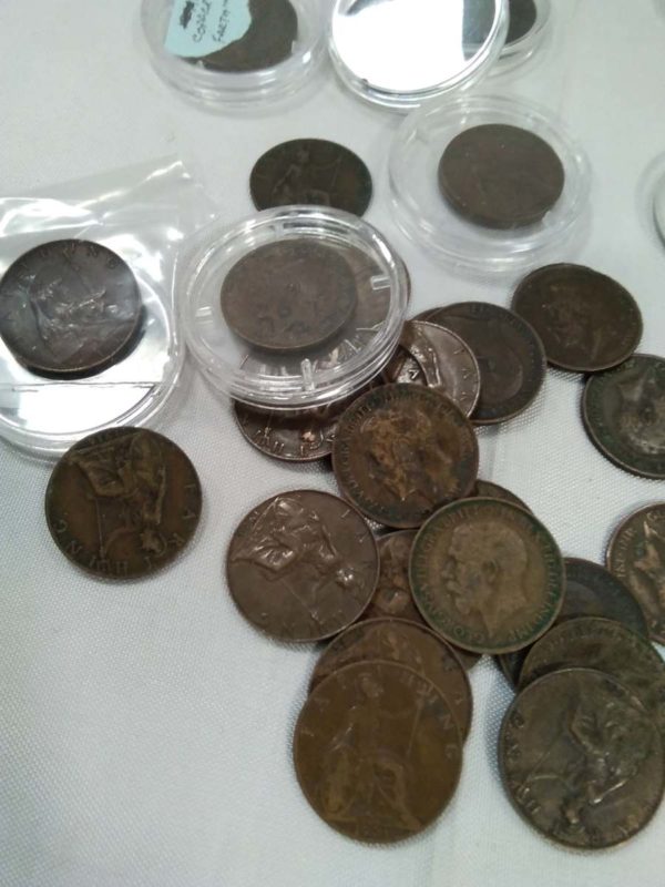 lot 633 quantity of old farthing coins - Image 2