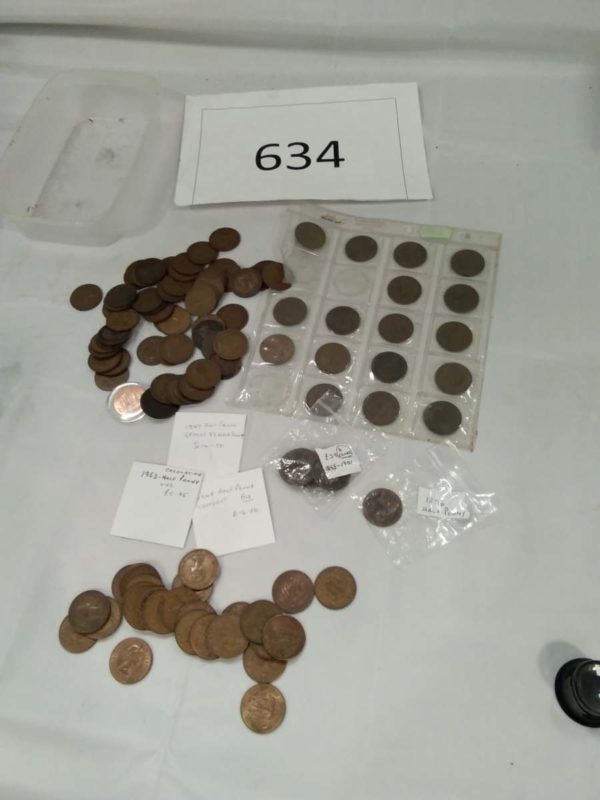 lot 634 quantity of old half penny coins