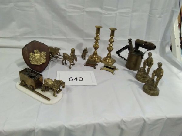 lot 640 quantity of brass items