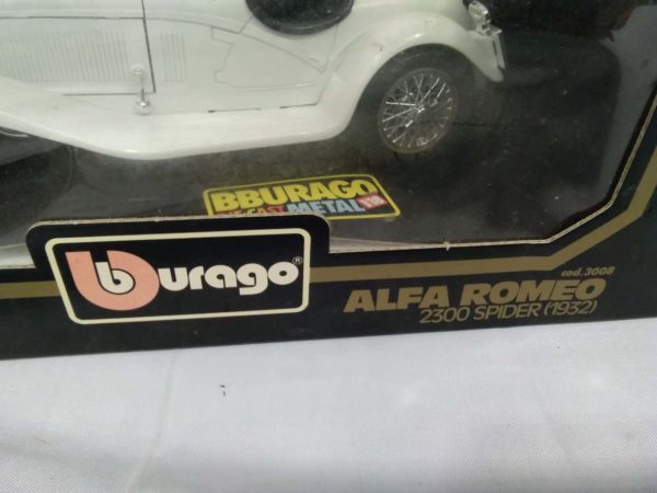 lot 644 2 x Burago boxed model cars - Image 4