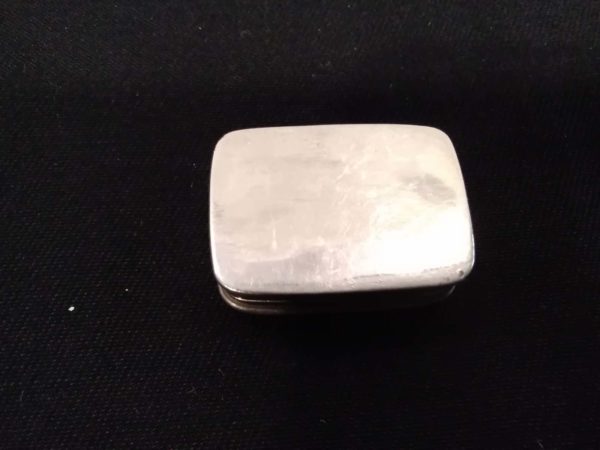 lot 844 sterling silver pill/snuff box - Image 4