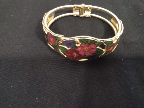 lot 846 floral enamel bangle & brooch - Image 4