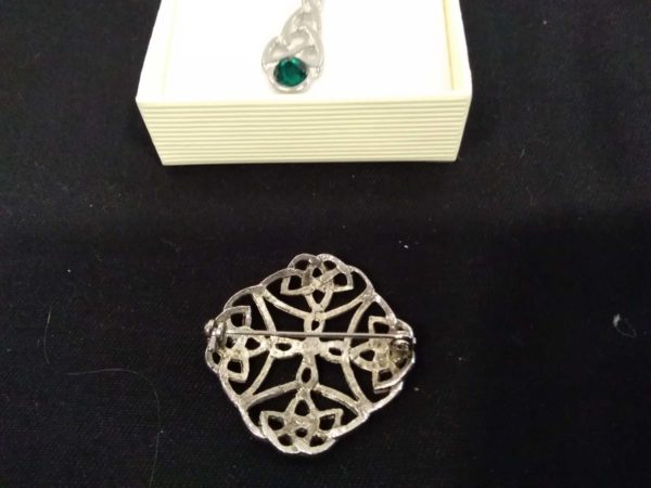 lot 847 celtic pendant with green stone & brooch - Image 4