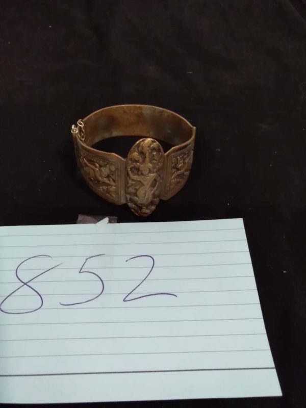 lot 852 oriental deisgn hinged bangle - Image 2