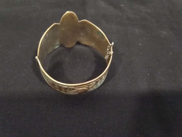 lot 852 oriental deisgn hinged bangle - Image 5