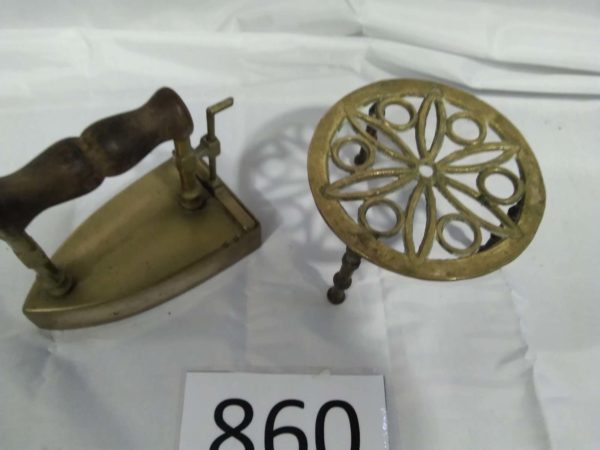 lot 860 brass trivet & vintgage coal iron - Image 4