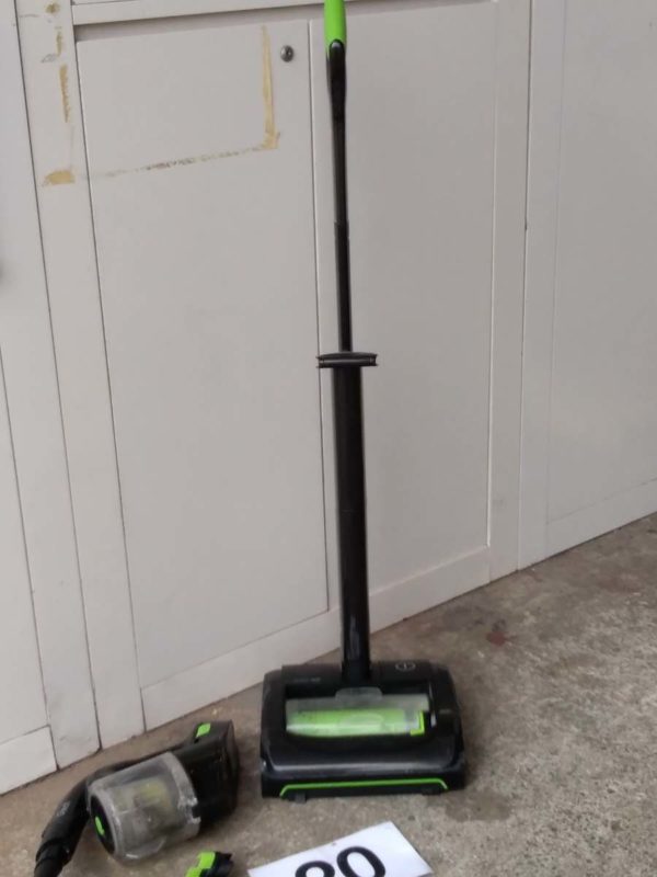 lot 020 G-Tech K9 multi vacuum cleaner in working order (no charger) - Image 3