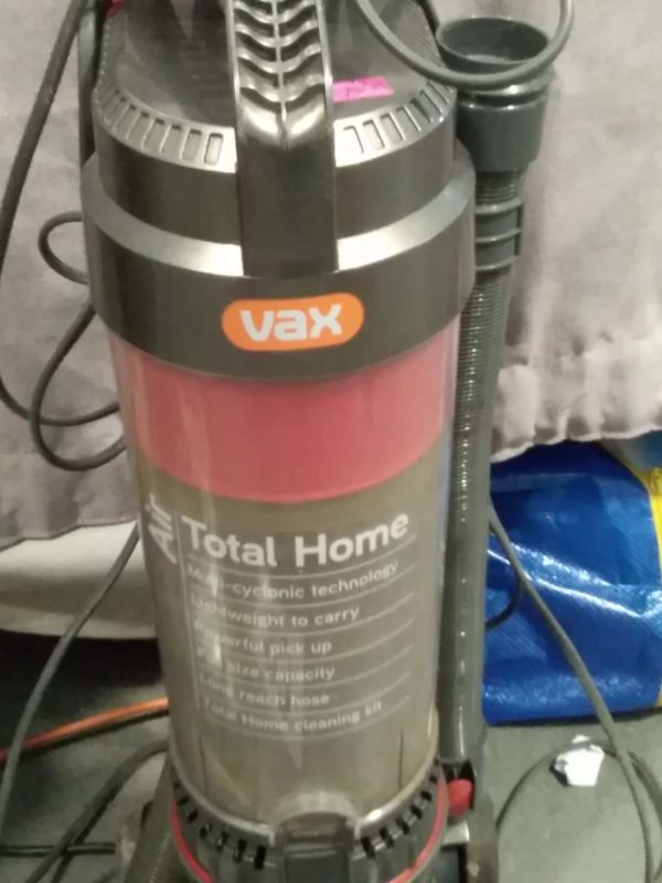 lot 023 2 x Vax vacuum cleaners - Image 4