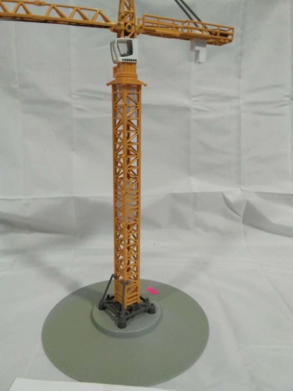 lot 032 Liebherr German model crane - Image 2