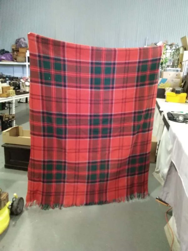 lot 055 Tartan blanket (some holes)