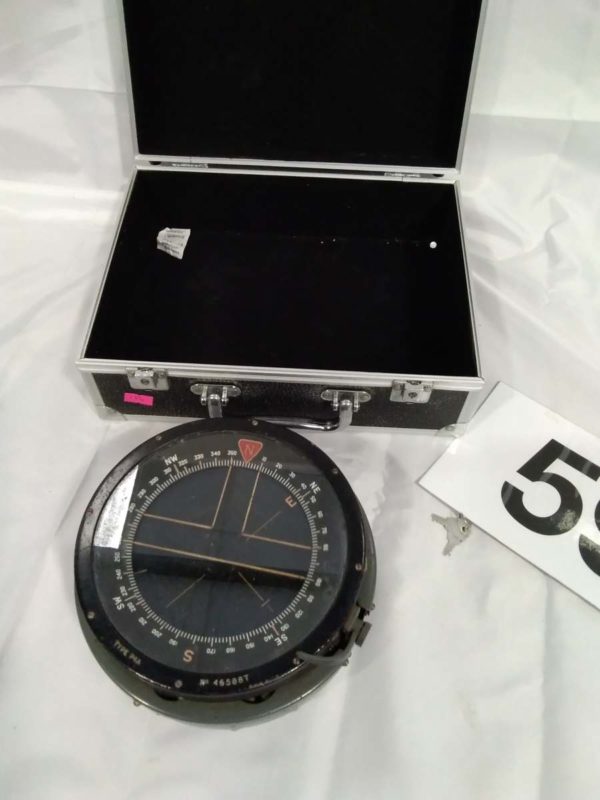 lot 059 WWII aeroplane compass in case with key (not original)