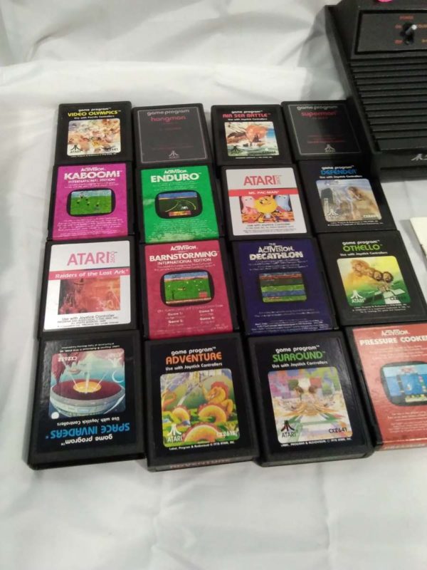 lot 061 Atari 2600 videal computer system with 2 paddle controls & adapter (untested) with 16 games & 4 manuals - Image 5