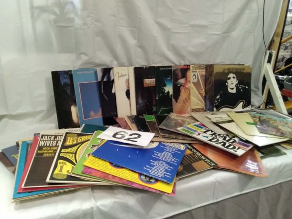 lot 062 box of 70+ records including Beatles, Bob Dylan, etc.