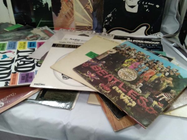 lot 062 box of 70+ records including Beatles, Bob Dylan, etc. - Image 8