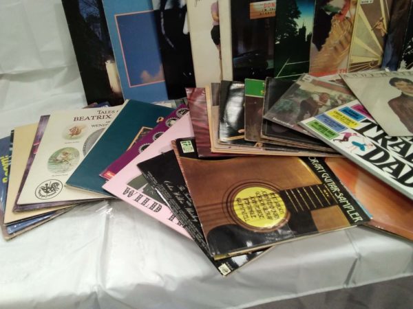 lot 062 box of 70+ records including Beatles, Bob Dylan, etc. - Image 5