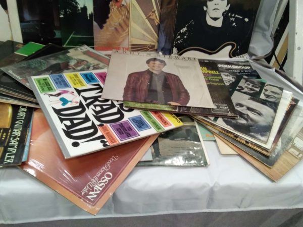 lot 062 box of 70+ records including Beatles, Bob Dylan, etc. - Image 4