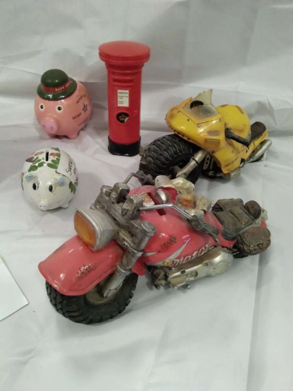 lot 063 novelty money boxes - Image 4