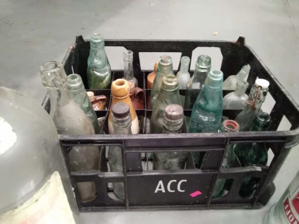 lot 064 crate of vintage bottles & 2 large  spirit bottles - Image 3