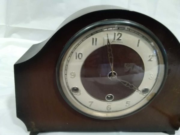 lot 204 wooden cased mantle clock ( no key) - Image 2