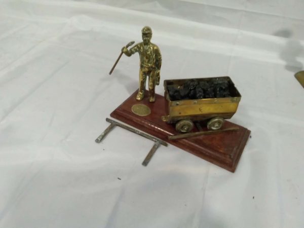 lot 206 brass candle sticks & miner - Image 3