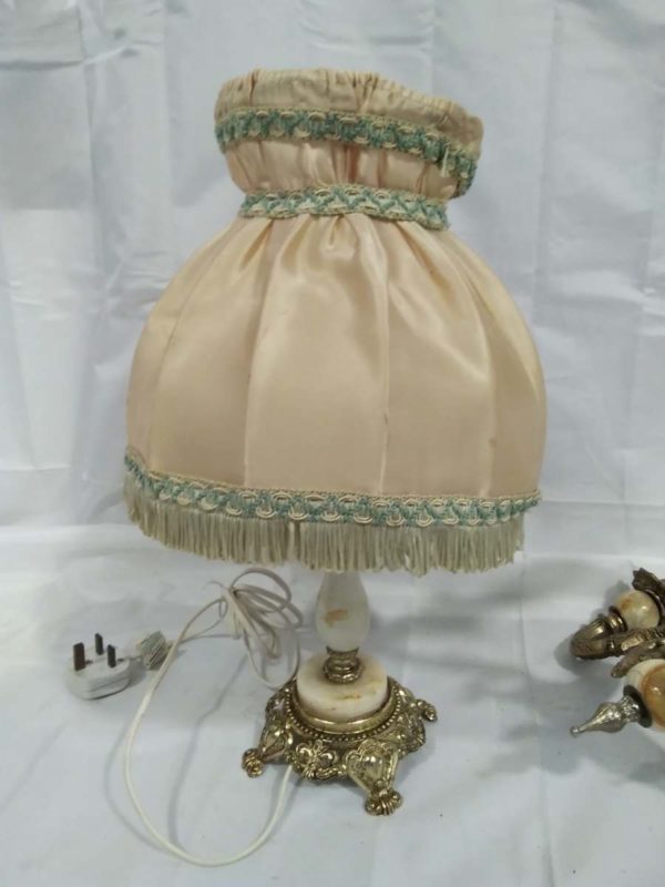 lot 207 onyx chandilier & table lamp - Image 4