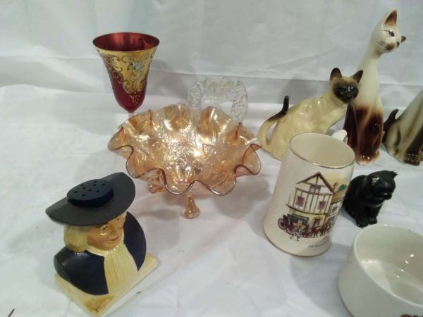 lot 209 vintage ornaments & glass - Image 2