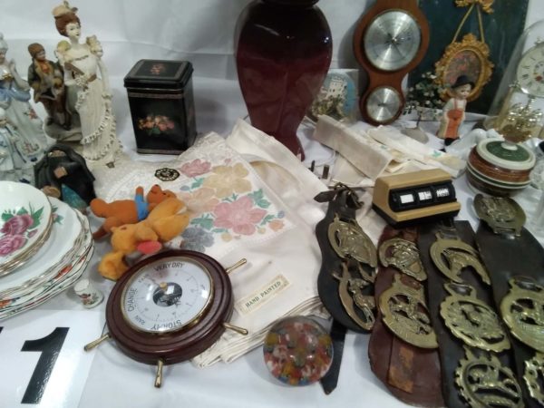 lot 211 vintage ornaments, horse brasses, baraometer etc - Image 6