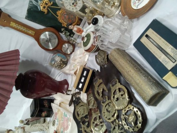 lot 211 vintage ornaments, horse brasses, baraometer etc - Image 3