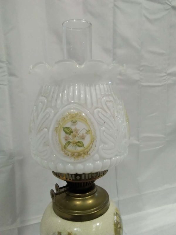 lot 216 cries of London design oil lamp with shade & chimney - Image 2