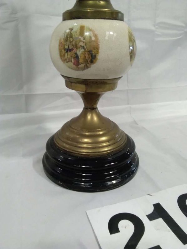 lot 216 cries of London design oil lamp with shade & chimney - Image 4