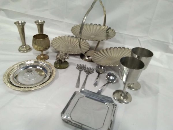 lot 221 various items of vintage metal ware - Image 3