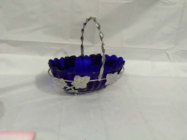 lot 223 blue glass bowls & silver plated gravy boat - Image 4