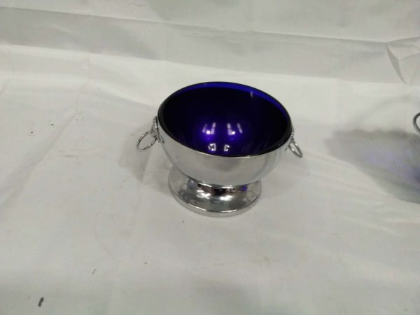 lot 223 blue glass bowls & silver plated gravy boat - Image 3