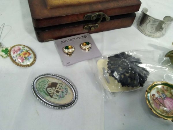 lot 225 jewellery box, brooches , ashtray, bangle etc - Image 2