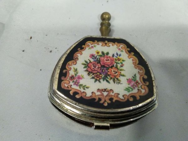 lot 225 jewellery box, brooches , ashtray, bangle etc - Image 5