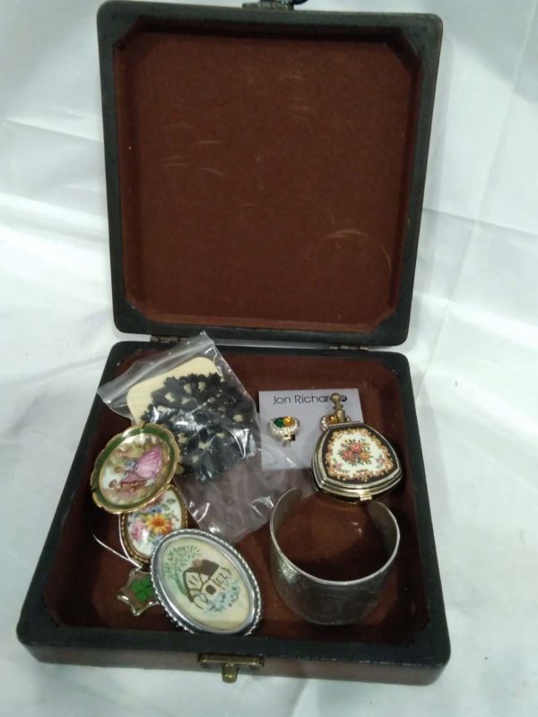 lot 225 jewellery box, brooches , ashtray, bangle etc - Image 3