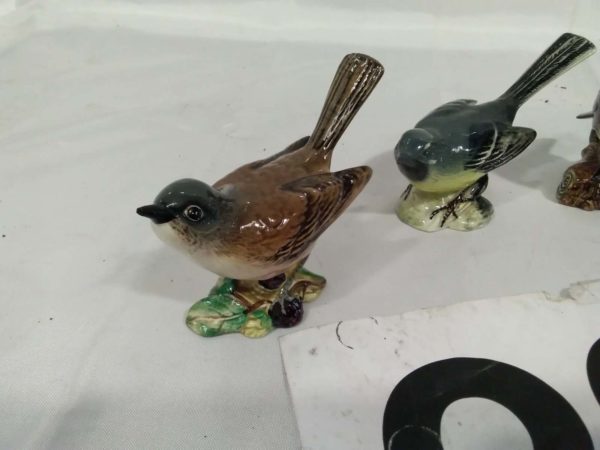 lot 226 Beswick birds Chaffin, white Throat, robin & Grey wagtail - Image 2