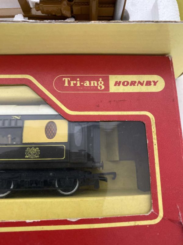 FF030-TRI-ANG -HORNBY CAR 79 AND DAMAGED CORGI LORRY-COLLECTION FFORESTFACH - Image 3