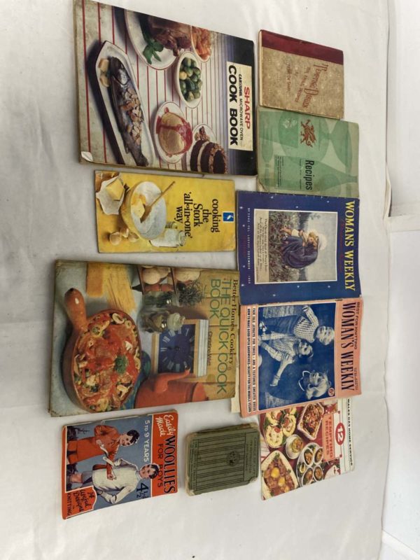 FF036- SELECTION OF VINTAGE COOKBOOKS AND MAGAZINES-COLLECTION FFORESTFACH - Image 2