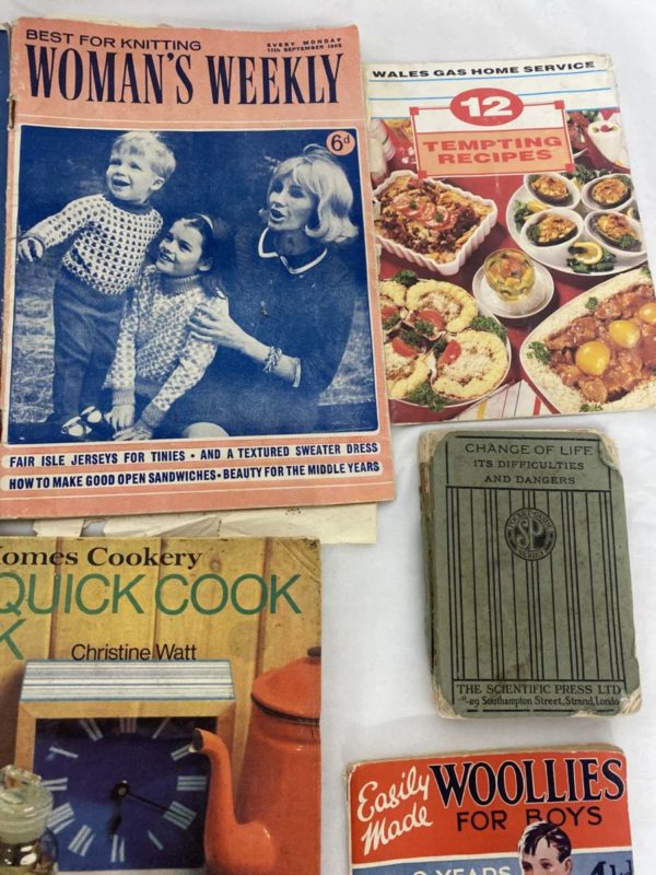 FF036- SELECTION OF VINTAGE COOKBOOKS AND MAGAZINES-COLLECTION FFORESTFACH - Image 4