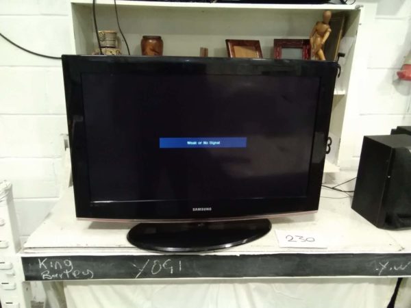 lot 230 tv  32  inch samsung  , wall mount & remote