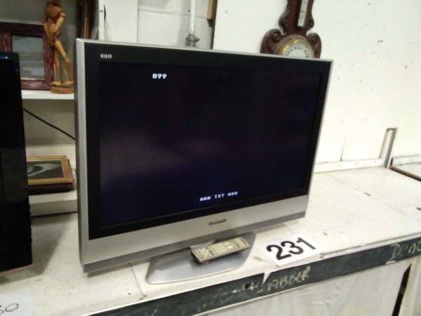 lot 231 tv 32 inch Panasonic & remote