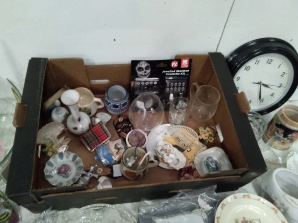 lot 241 assorted ornaments, glass ware, clock, Bunnykins plate etc - Image 7