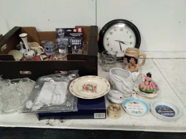 lot 241 assorted ornaments, glass ware, clock, Bunnykins plate etc - Image 6