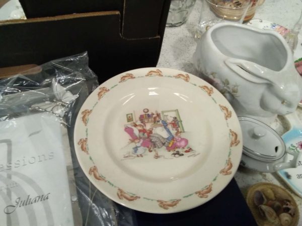 lot 241 assorted ornaments, glass ware, clock, Bunnykins plate etc - Image 5