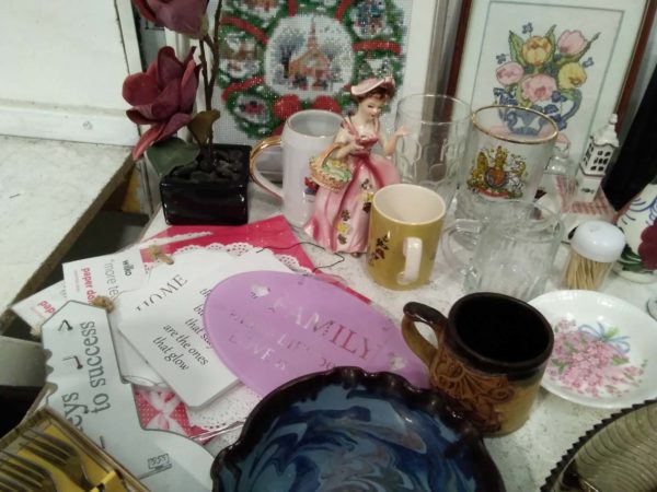 lot 241 assorted ornaments, glass ware, clock, Bunnykins plate etc - Image 3