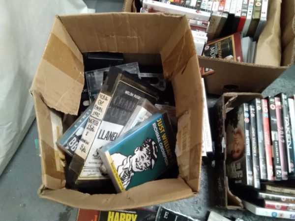 lot 246 games of Thrones box sets, dvds, cassettes, records - Image 5